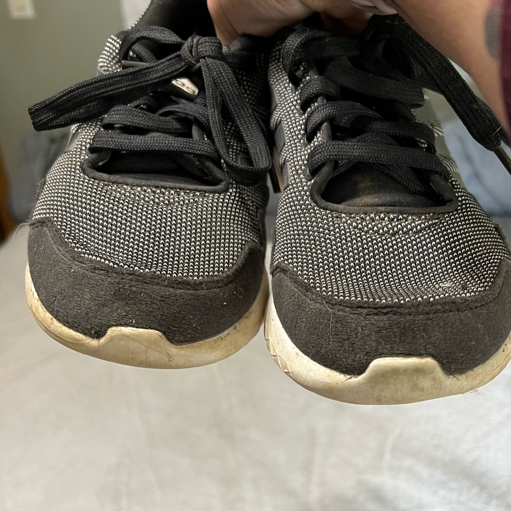 Boys Adidas sneakers - Picture 6 of 7